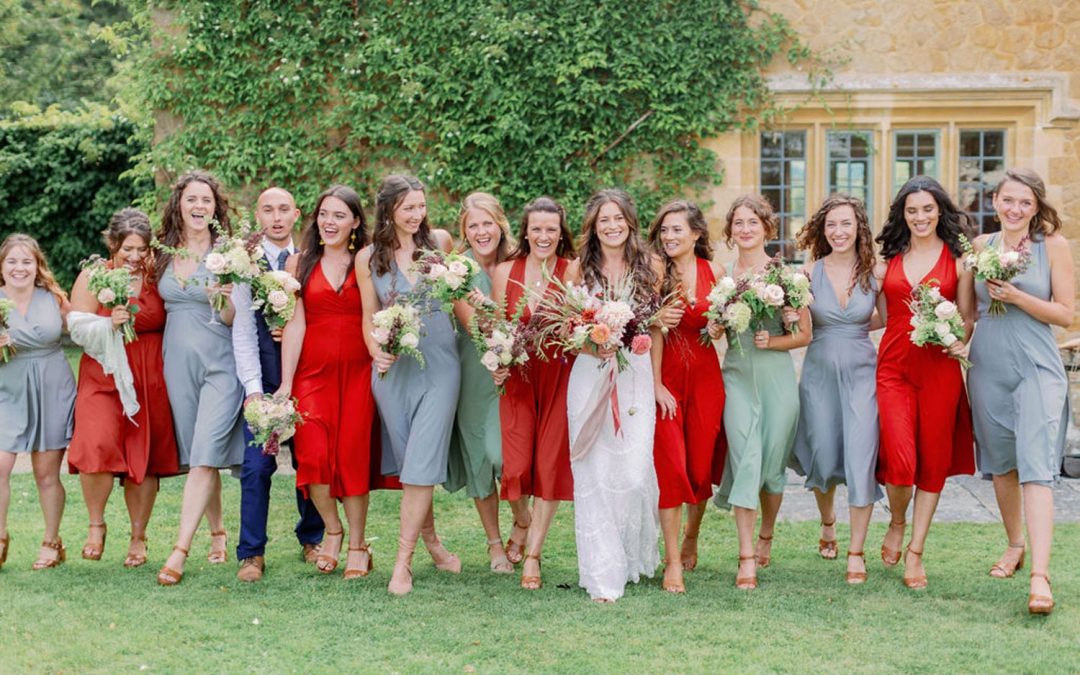 Bridesmaids.  6 fantastic tips how to choose them.